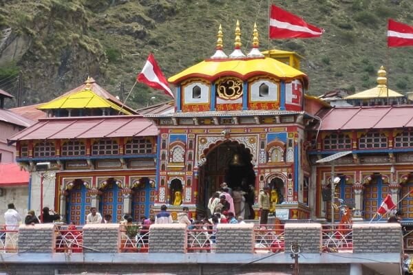 Badrinath Temple — abode of Lord Vishnu on Alaknanda River in Chamoli, Uttarakhand